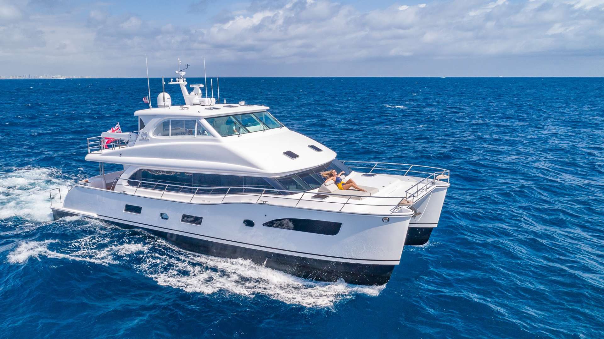 charter-yacht-mucho-gusto-65-00-ft-horizon-charterlux