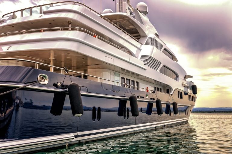 rent a yacht for 4 days